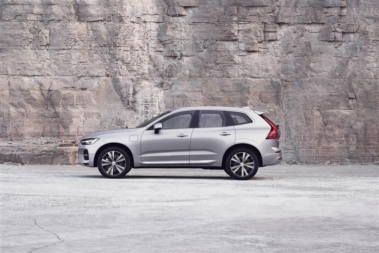 Volvo XC60 SUV AWD 2.0 B4 MHEV 197PS R DESIGN 5Dr Auto [Start Stop] car